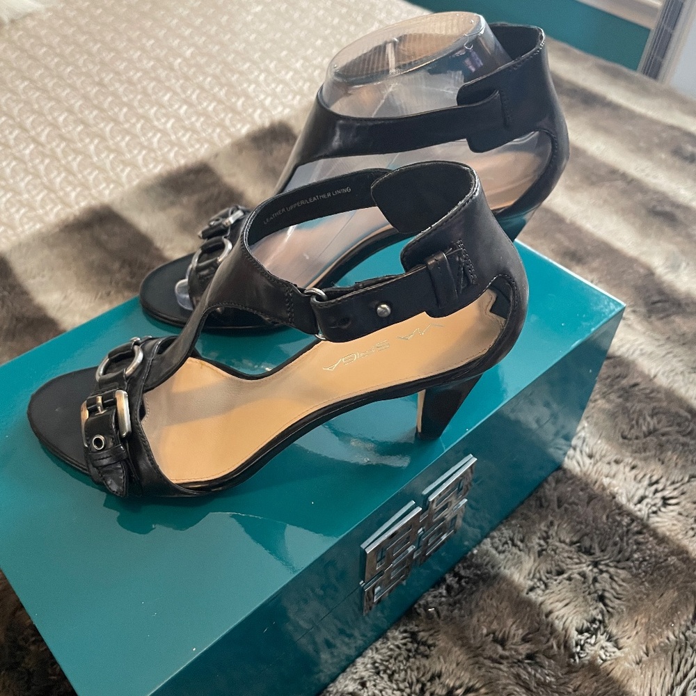 Via Spiga Black Leather T-Strap Edgy Ankle Strap Heels Size 7M - Picture 9 of 11